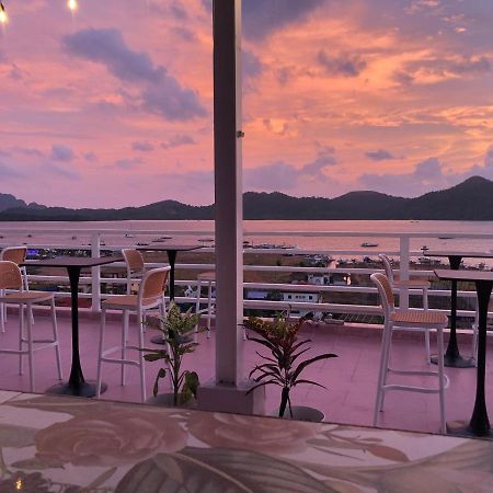 Sunburn Suites And Rooftop Bar Đảo Đảo Coron Ngoại thất bức ảnh