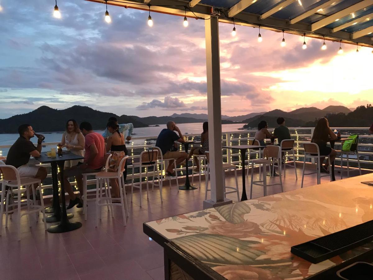 Sunburn Suites And Rooftop Bar Đảo Đảo Coron Ngoại thất bức ảnh