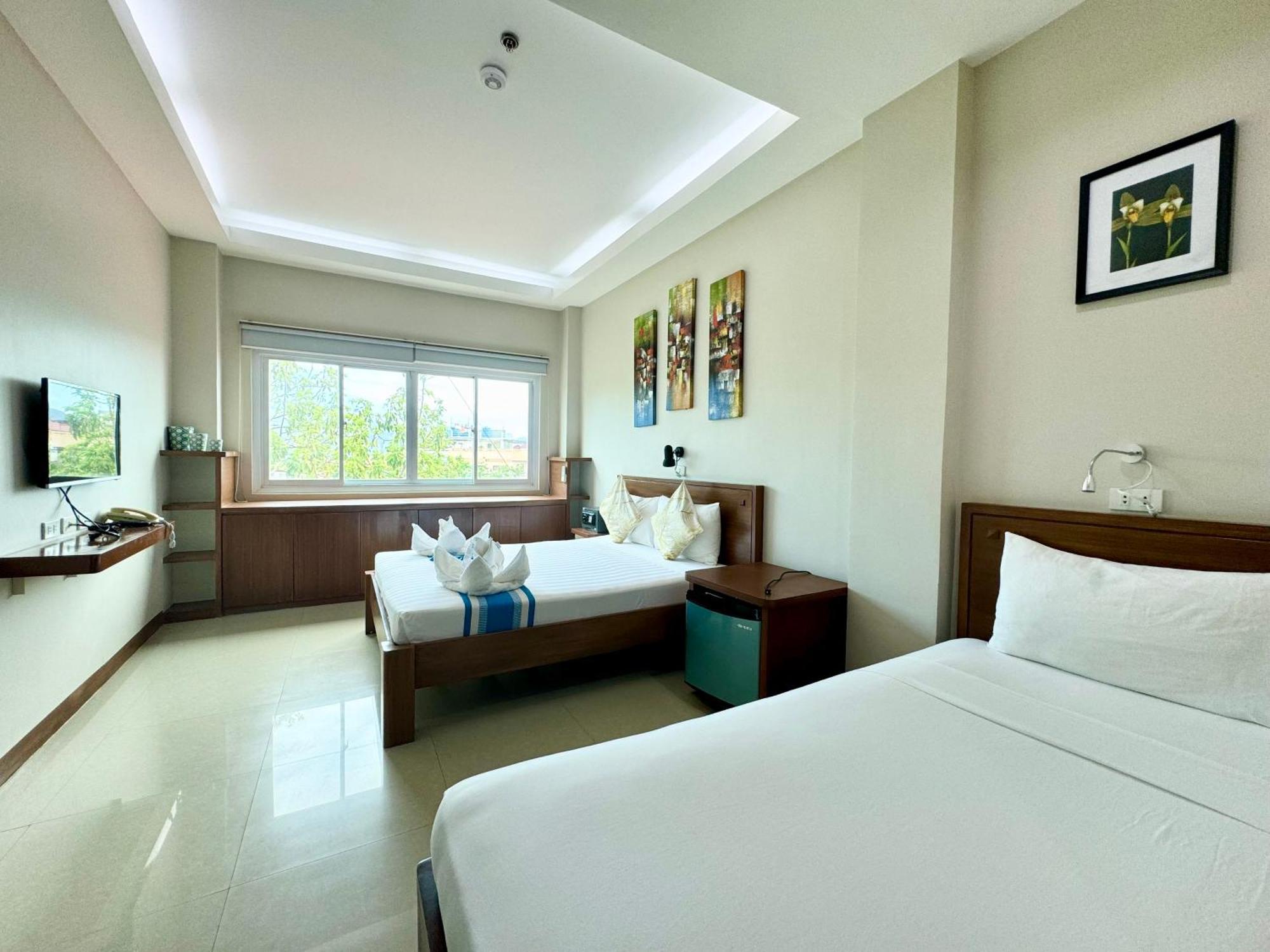 Sunburn Suites And Rooftop Bar Đảo Đảo Coron Ngoại thất bức ảnh